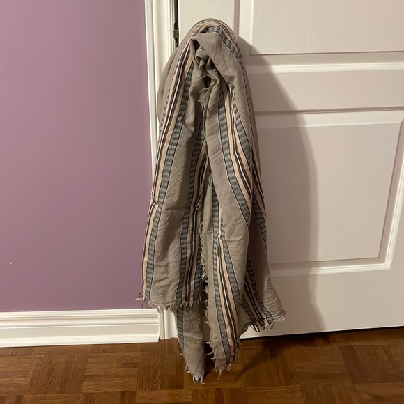 Aritzia Wilfred Blanket Scarf - Picture 3 of 3